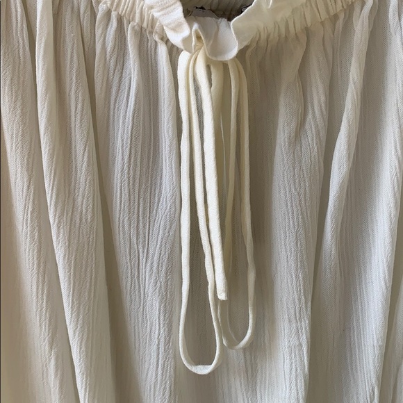 Express Off Shoulder Top - Picture 3 of 12